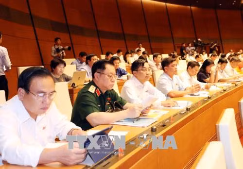 越南第十四届国会第五次会议今日就3部法律草案进行讨论 ảnh 1