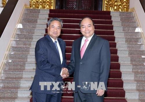 越南政府总理阮春福会见老挝人民革命党中央组织部部长占西•普西坎 ảnh 1