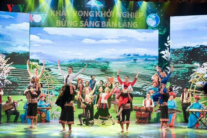 “创业渴望点亮村寨”艺术活动在河内举行 ảnh 1 “创业渴望点亮村寨”艺术活动在河内举行 ảnh 1