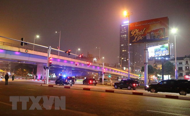 美国总统特朗普坐“野兽”到达河内万豪酒店（组图） ảnh 1