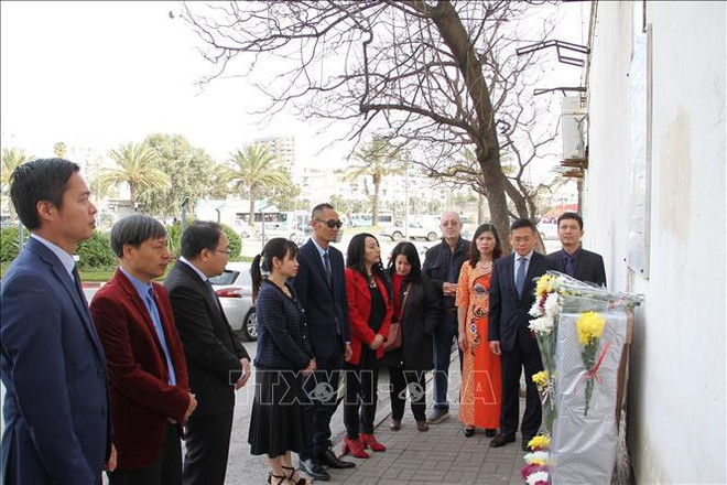 献花缅怀在越南牺牲的阿尔及利亚记者 ảnh 1