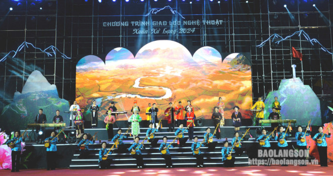 越南谅山省与中国广西凭祥市举行文艺交流活动 ảnh 1