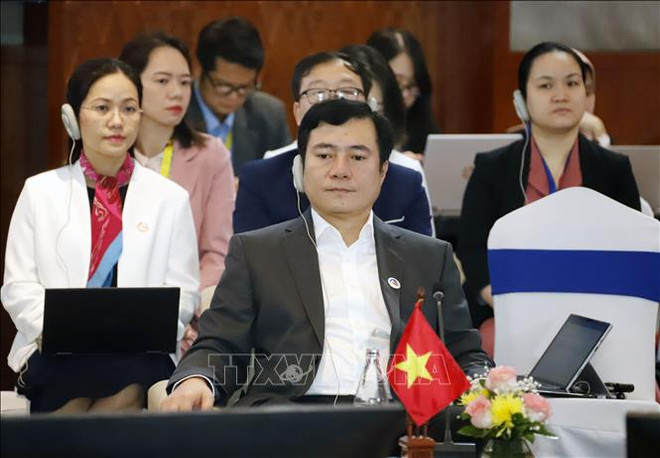 越南代表出席东盟经济部长非正式会议 ảnh 2 越南代表出席东盟经济部长非正式会议 ảnh 2
