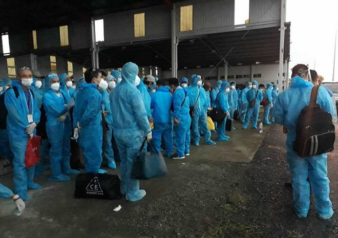 组图:从赤道几内亚回国的219名越南公民在中央热带疾病医院第二分院接受隔离 ảnh 2 组图:从赤道几内亚回国的219名越南公民在中央热带疾病医院第二分院接受隔离 ảnh 2