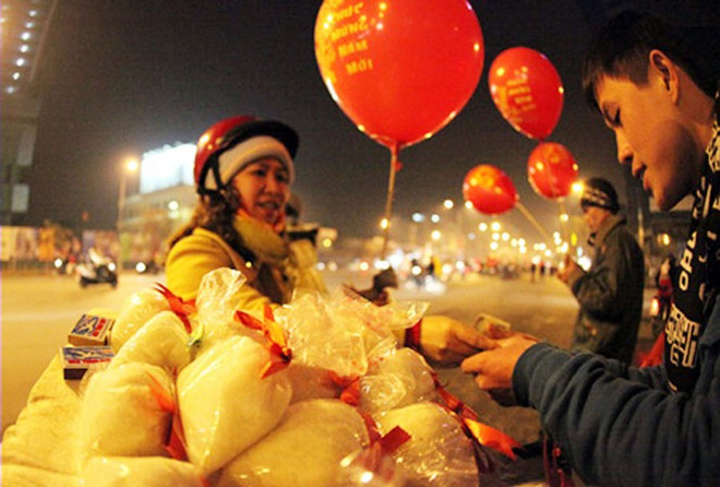 春节初一买盐——越南人过年的习俗 ảnh 1 春节初一买盐——越南人过年的习俗 ảnh 1