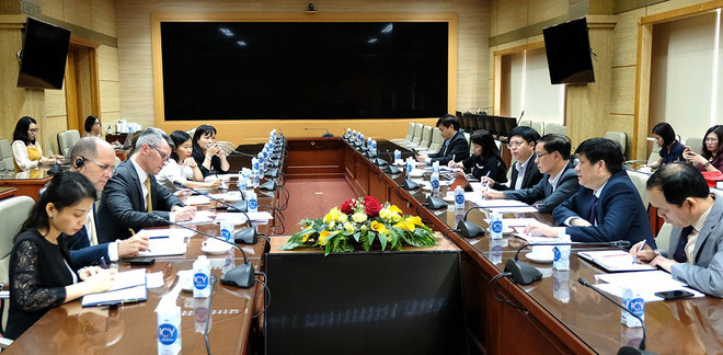 越南卫生部长会见美国疾病控制与预防中心驻东南亚办公室主任麦克阿瑟 ảnh 1