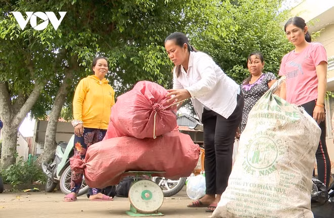 朔庄省妇女开展《将垃圾转化成金钱》模式 ảnh 1 朔庄省妇女开展《将垃圾转化成金钱》模式 ảnh 1