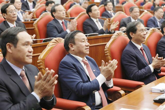 迎接越共十三大：越共十二大十四中全会第三个工作日 ảnh 1