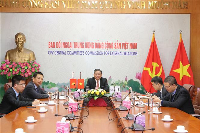 越共中央对外部领导与乌拉圭政党领导举行视频会谈 ảnh 1