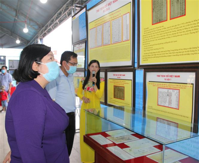 “黄沙长沙归属越南——历史证据和法律依据”地图资料展在薄辽省举行 ảnh 2 “黄沙长沙归属越南——历史证据和法律依据”地图资料展在薄辽省举行 ảnh 2