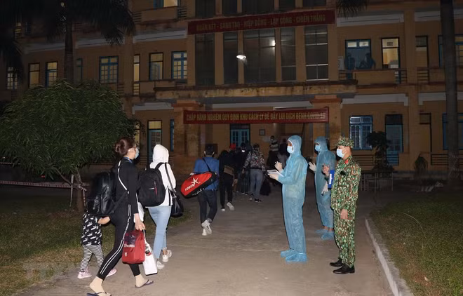  越南新增5例新冠肺炎确诊病例 新增康复病例5例 ảnh 1