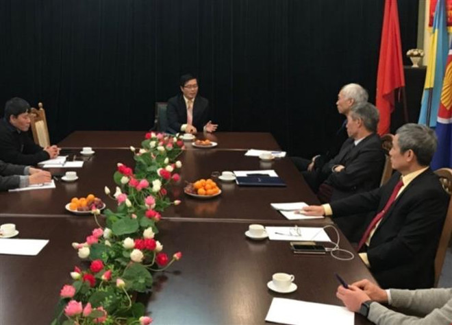 越南驻乌克兰大使阮鸿石会见旅居乌克兰越南人协会代表 ảnh 1