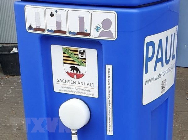 德国萨克森-安哈尔特州向越南中部灾民赠送纳米净水器 ảnh 1 德国萨克森-安哈尔特州向越南中部灾民赠送纳米净水器 ảnh 1