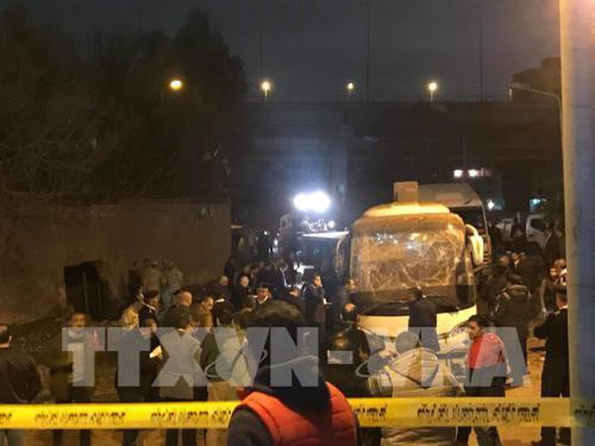 越南游客在埃及金字塔附近遇袭事件:尽快办理手续将所有越南游客送回国 ảnh 1 越南游客在埃及金字塔附近遇袭事件:尽快办理手续将所有越南游客送回国 ảnh 1