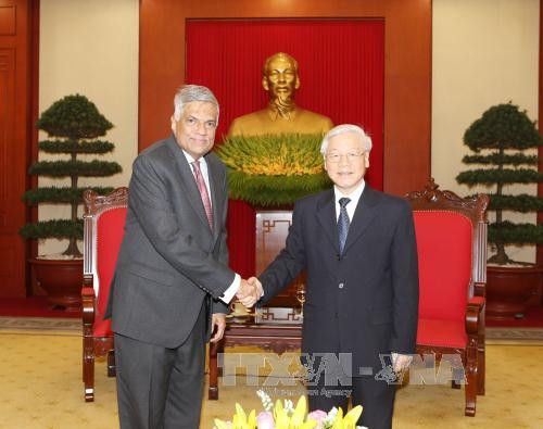 越共中央总书记阮富仲会见斯里兰卡总理拉尼尔·维克勒马辛哈 ảnh 1 越共中央总书记阮富仲会见斯里兰卡总理拉尼尔·维克勒马辛哈 ảnh 1
