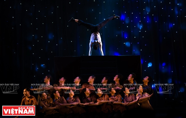 越南“杂技王子俩”(组图) ảnh 10 越南“杂技王子俩”(组图) ảnh 10