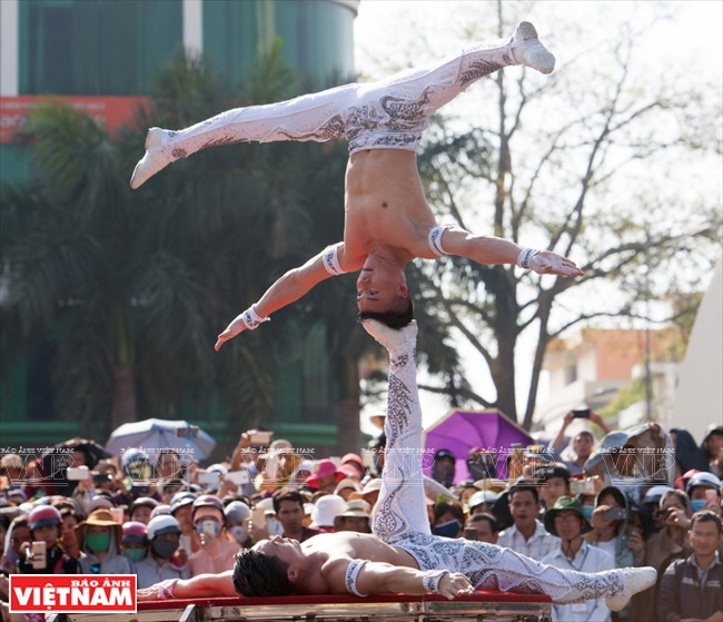 越南“杂技王子俩”(组图) ảnh 21 越南“杂技王子俩”(组图) ảnh 21