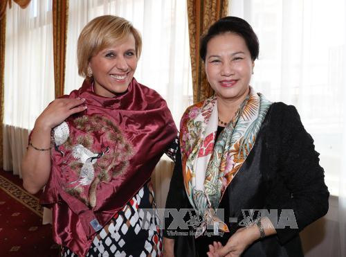 国会主席阮氏金银走访捷克卡罗维发利州 ảnh 2