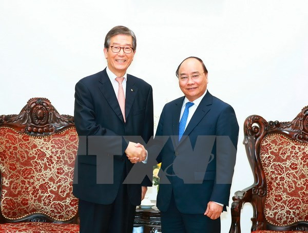 阮春福会见韩国产业银行董事长李东杰 ảnh 1