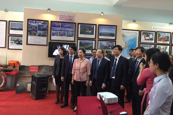 “黄沙、长沙归属越南—历史证据和法律依据”地图资料展在海阳省举行 ảnh 1 “黄沙、长沙归属越南—历史证据和法律依据”地图资料展在海阳省举行 ảnh 1