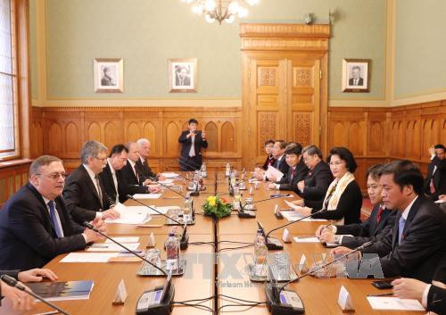 越南国会主席阮氏金银同匈牙利国会主席克韦尔举行会谈 ảnh 1 越南国会主席阮氏金银同匈牙利国会主席克韦尔举行会谈 ảnh 1