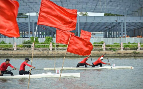 2017年第7届九龙江三角洲体育运动会：游泳、台球和皮划艇比赛陆续开赛 ảnh 2