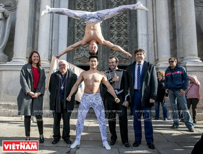 越南“杂技王子俩”(组图) ảnh 1 越南“杂技王子俩”(组图) ảnh 1