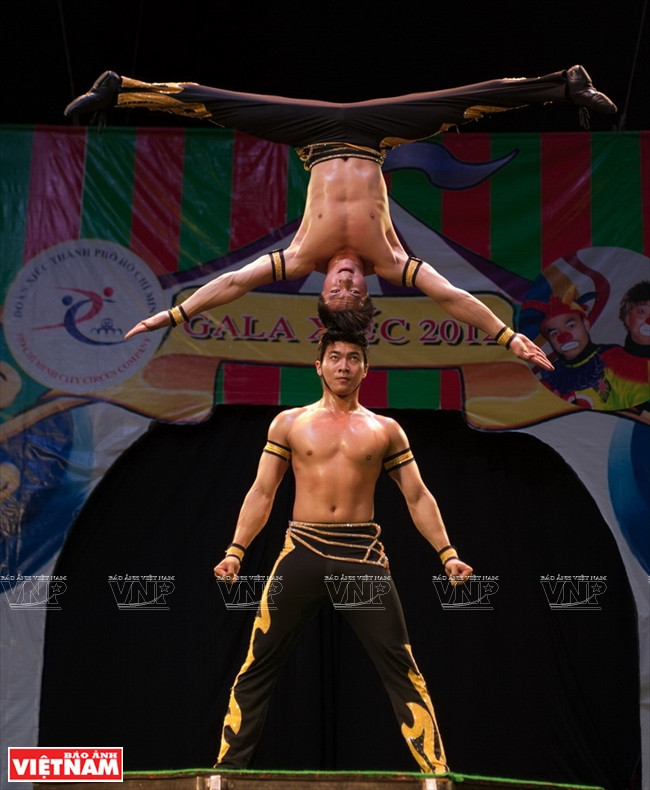越南“杂技王子俩”(组图) ảnh 16 越南“杂技王子俩”(组图) ảnh 16