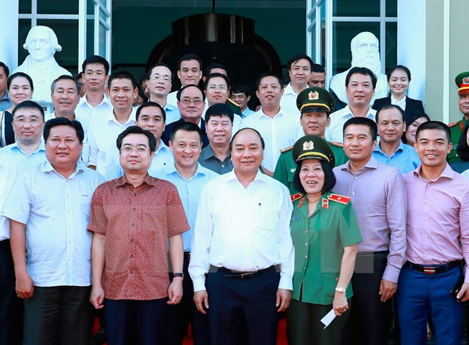 越南政府总理阮春福与富国岛投资商举行工作会谈 ảnh 1 越南政府总理阮春福与富国岛投资商举行工作会谈 ảnh 1