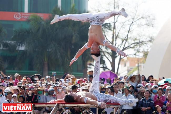 越南“杂技王子俩”(组图) ảnh 23 越南“杂技王子俩”(组图) ảnh 23