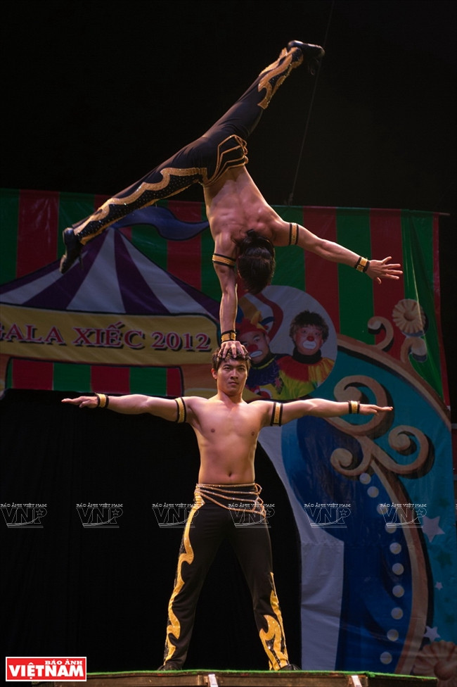 越南“杂技王子俩”(组图) ảnh 14 越南“杂技王子俩”(组图) ảnh 14