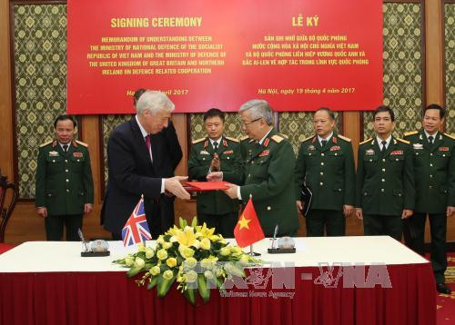 越南希望与英国加强防务合作 ảnh 1 越南希望与英国加强防务合作 ảnh 1