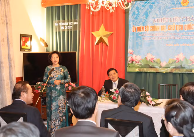 阮氏金银主席:越南一如既往支持并为越南驻外机构创造便利条件 ảnh 1 阮氏金银主席:越南一如既往支持并为越南驻外机构创造便利条件 ảnh 1