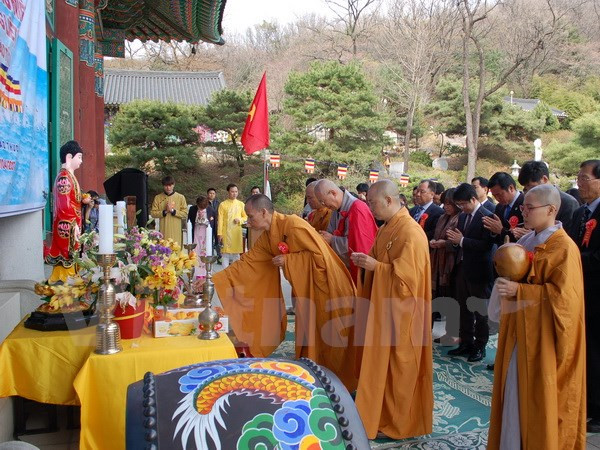 越南长沙群岛鬼鹿角礁英勇牺牲海军战士的超度法会在韩国举行 ảnh 1 越南长沙群岛鬼鹿角礁英勇牺牲海军战士的超度法会在韩国举行 ảnh 1