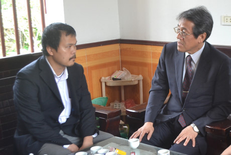 日本驻越南特命全权大使慰问被杀害的越籍女童黎氏日玲家属 ảnh 1 日本驻越南特命全权大使慰问被杀害的越籍女童黎氏日玲家属 ảnh 1