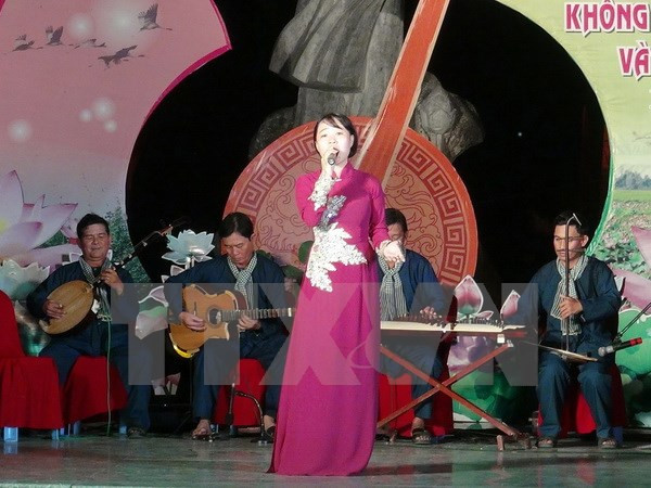 才子弹唱艺术节招徕大批游客 ảnh 1