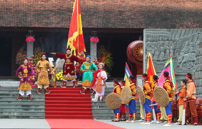 政府总理阮春福出席纪念玉回—栋多大捷229周年的栋多丘庙会 ảnh 2 政府总理阮春福出席纪念玉回—栋多大捷229周年的栋多丘庙会 ảnh 2