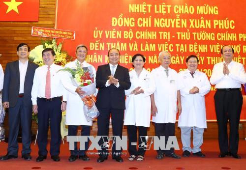 越南医师节:政府总理阮春福向全国医务人员队伍致以节日祝福 ảnh 3 越南医师节:政府总理阮春福向全国医务人员队伍致以节日祝福 ảnh 3