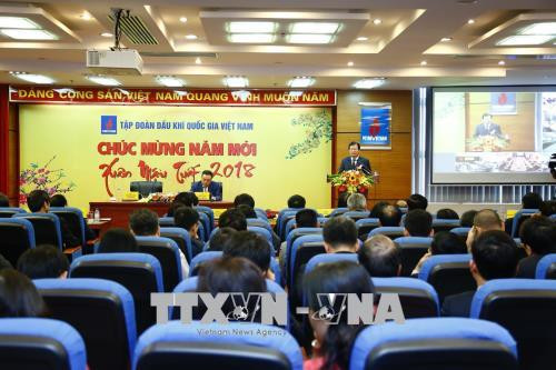 政府副总理郑廷勇向越南国家油气集团干部职工拜年 ảnh 1 政府副总理郑廷勇向越南国家油气集团干部职工拜年 ảnh 1