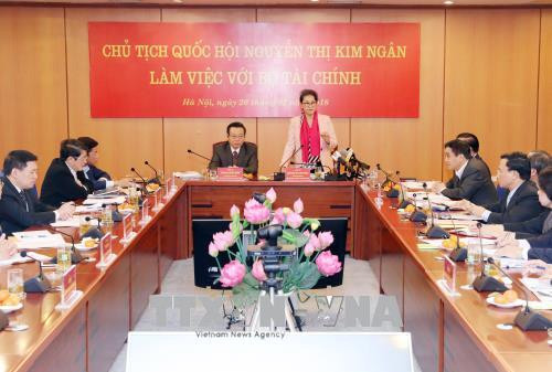 越南国会主席阮氏金银到财政部调研 ảnh 1