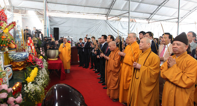 2018年安子春季庙会今日开庙 河内三为伞圆山圣庙会热闹开场 ảnh 2