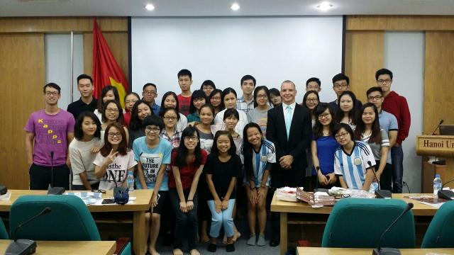 在越南留学的外国留学生欢乐体验越南传统春节活动 ảnh 1 在越南留学的外国留学生欢乐体验越南传统春节活动 ảnh 1