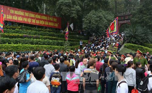 2018年春季放假期间雄王庙历史遗迹区游客接待量近100万人次 ảnh 1 2018年春季放假期间雄王庙历史遗迹区游客接待量近100万人次 ảnh 1
