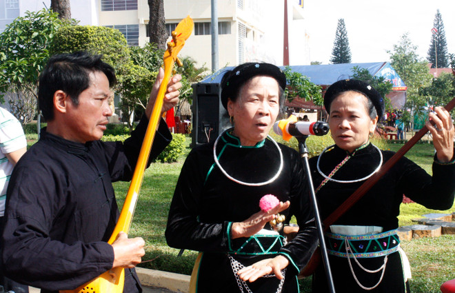 2018年嘉莱省各民族春季文化节吸引100多名艺人及广大人民群众参加 ảnh 1