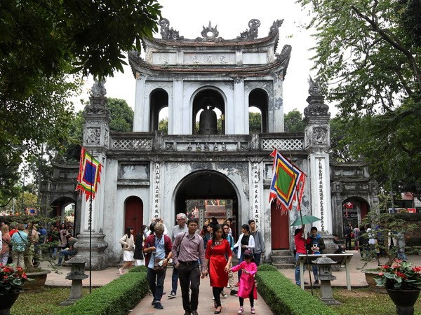 2018年春节放假期间拜谒胡志明主席陵墓的游客量达1.8万多人次 ảnh 2