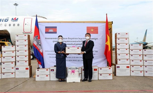 范明政向柬埔寨首相洪森致感谢信 高度评价柬方对胡志明市抗疫工作的援助 ảnh 1 范明政向柬埔寨首相洪森致感谢信 高度评价柬方对胡志明市抗疫工作的援助 ảnh 1