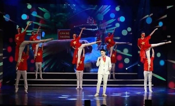 “我心中的祖国”文艺演出活动在线上举行 ảnh 1