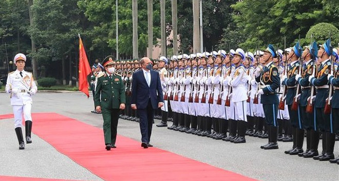 英国国防大臣罗伯特对越南进行正式访问 ảnh 1 英国国防大臣罗伯特对越南进行正式访问 ảnh 1