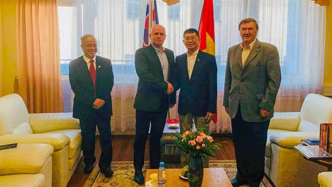 斯洛伐克共产党希望同越南共产党保持密切合作 ảnh 1 斯洛伐克共产党希望同越南共产党保持密切合作 ảnh 1