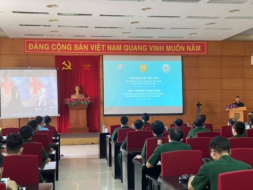 为四号二级野战医院举行《国际人道主义法》和爆炸物识别的线上培训班 ảnh 1